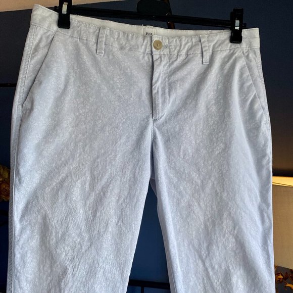 Gap Powder Blue White Floral Chino Capri Pants - Picture 2 of 9